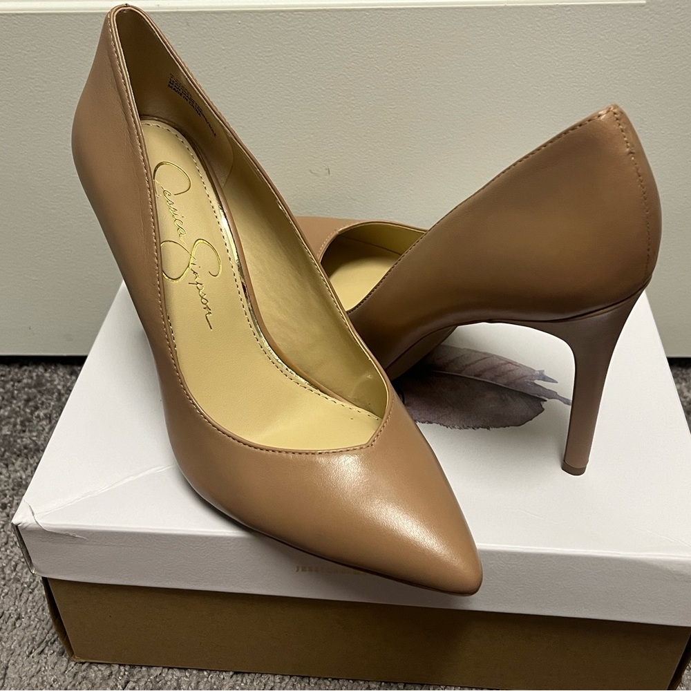 Nude Jessica Simpson pump
